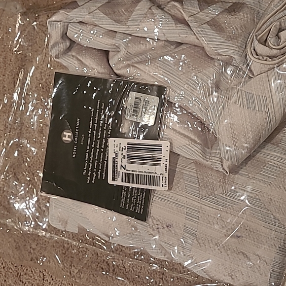 Hotel Collection Rings Queen Duvet - Picture 9 of 9